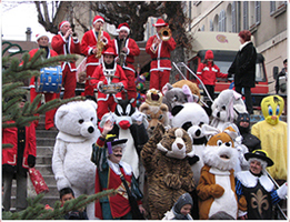 Fanfare - peña, Animation échasse, Parade peluche géante, Atelier maquillage, Structure sur ballons, Animations marché de Noël, Atelier barbe à papa, Des jeux pour les enfants avec cadeaux à gagne